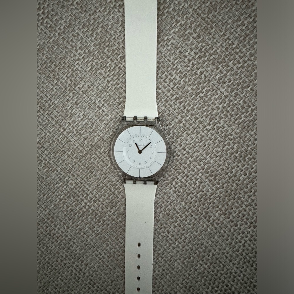 Stylish White Watch - Picture 2 of 8